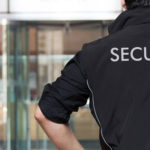 5 raisons pour lesquelles votre immeuble de bureaux a besoin de la protection d’un agent de sécurité