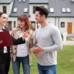 Comment un spécialiste en immobilier peut-il aider à déterminer le bon moment pour acheter?