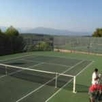 Quels sont les critères de qualité pour un court de tennis en béton poreux à Nice dans les Alpes-Maritimes ?