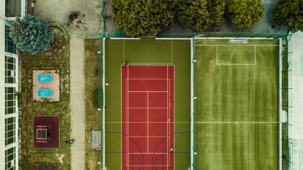La construction d'un court de tennis à Toulon tout en réduisant le bruit nécessite une approche réfléchie et stratégique. En utilisant des