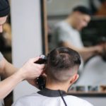 Pourquoi les traitements capillaires bio des coiffeurs bio Lyon sont-ils plus doux pour les cheveux colorés ?