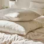 Pourquoi le taie d’oreiller en gaze de coton Neuilly-sur-Seine est-elle considérée comme un choix idéal pour un confort de sommeil ?