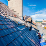 Pourquoi est-il important d’entretenir régulièrement la zinguerie à Genève pour éviter les infiltrations ?