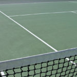 Pourquoi la gestion des eaux est-elle cruciale dans la construction d’un court de tennis à Saint-Raphaël ?