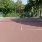 Pourquoi les standards internationaux sont-ils importants dans la construction d’un court de tennis à Cannes ?