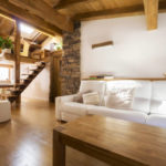 Comment garantir une isolation optimale dans un chalet en bois de luxe en Haute‑Savoie ?