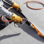 Différence entre un couvreur zingueur et un couvreur traditionnel en Guyane