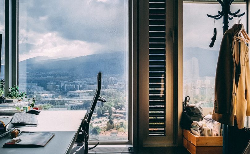 découvrez notre sélection de porte-manteaux au design élégant et fonctionnel. ajoutez une touche moderne à votre intérieur tout en optimisant l'espace de rangement.