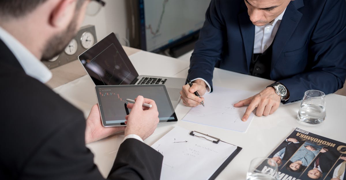 découvrez les meilleures stratégies d'investissement pour optimiser vos placements financiers, diversifier votre portefeuille et atteindre vos objectifs financiers, que vous soyez débutant ou investisseur expérimenté.