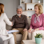 Peut-on faire appel à une agence matrimoniale à Lyon quand on se sent “hors normes” ?