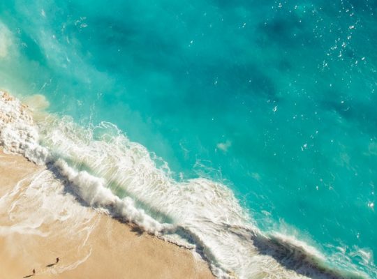 découvrez bali, une île indonésienne paradisiaque réputée pour ses plages de rêve, ses rizières verdoyantes, sa culture unique et ses temples fascinants. préparez votre voyage vers une destination exotique et pleine de charme !