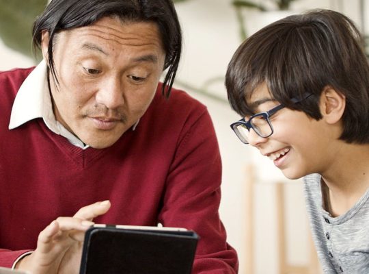 découvrez le parental coaching : des conseils personnalisés et des outils concrets pour accompagner les parents dans l’éducation bienveillante de leurs enfants et renforcer l’équilibre familial au quotidien.