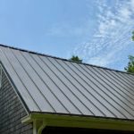 Quels types de réparations urgentes prend en charge un charpentier à Bron ?