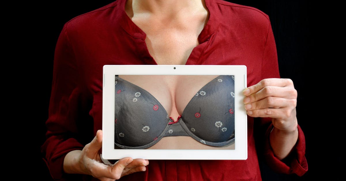 découvrez notre sélection de lingerie élégante et confortable pour sublimer votre silhouette au quotidien ou lors de moments privilégiés. styles variés, matières raffinées et nouveautés tendance à retrouver en ligne.