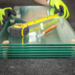 Qui appeler à Lyon en urgence pour une vitre cassée à la maison ?