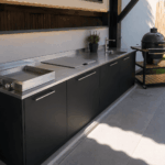 Quels styles de décoration sont les plus tendance pour une cuisine exterieure à miribel ?