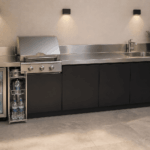 Quelle est la meilleure configuration pour une cuisine extérieure à Miribel adaptée aux repas en famille ?