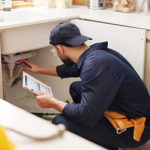 Pourquoi faire confiance à un plombier à Bron expérimenté pour vos installations sanitaires ?
