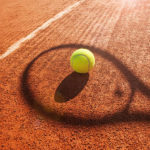 Une rénovation court de tennis en terre battue à Cannes est-elle adaptée aux hôtels et résidences haut de gamme ?