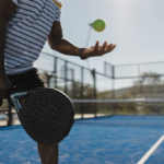 Quels sont les avantages d’un entretien court de tennis régulier pour les joueurs ?